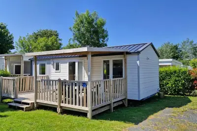 Image de Mobil-Home Comfort 32m2 (3 Schlafzimmer) + halb überdachte Terrasse 10m2 + Tv 6 Personen