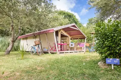 Image de Freeflower Standard 28m2 (2 Schlafzimmer) + überdachte Terrasse 8m2- ohne Sanitäranlagen und ohne Bad 4 Personen