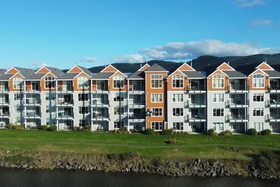 Image de Peaceful, river front, 2-bedroom condo with WiFi in Seaside