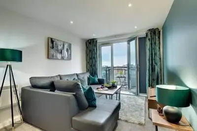 Image de All Saints Apartments 4d - By Week2Week