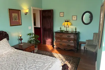 Image de Grand Historic Downtown Apartment