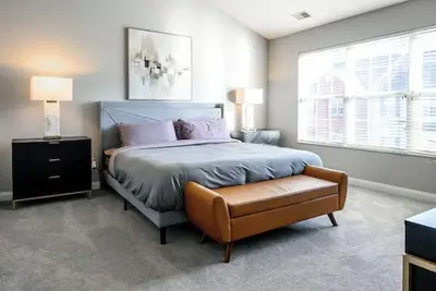 Image de Nd Luxury Townhome 8 min to Nd Stadium!