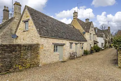 Image de Beautifully presented Grade Ii listed - Little Bird Cottage
