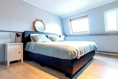 Image de Spacious 4-bedroom townhome in charming Brugge with Free Parking