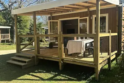 Image de Mobil-Home Confort Cahita17, 8m² (1chambre) + terrasse couverte 13, 5m² 2 personnes