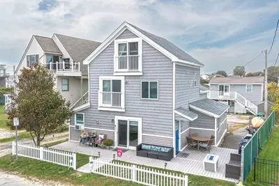 Image de Charming 3 bedroom condo just steps from the ocean at Hampton Beach \"The Wall\"