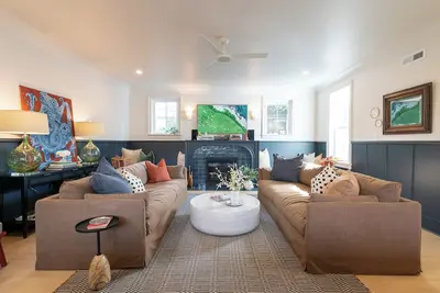 Image de DeLUXeDwelling-7br/4ba-ChefsKitchen-20Guests-Pets