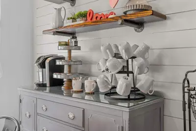 Image de The Old Farmhouse Inn is a charming 4-bedroom Farmhouse in Rineyville, Kentucky