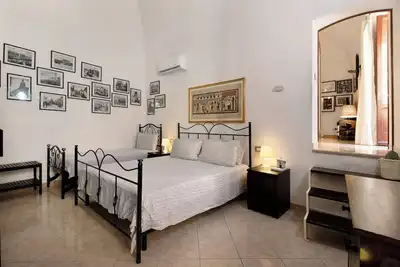 Image de Appartement \"Home Sweet Home\" avec balcon, Wi-Fi et climatisation