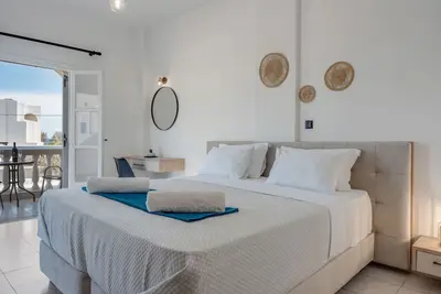 Image de Appartement '08 Double room Perivolos beach' avec Vue sur montagne et climatisation