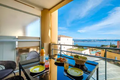 Image de Appartement 'Petit Écrin' avec vue sur la mer, Wi-Fi et climatisation