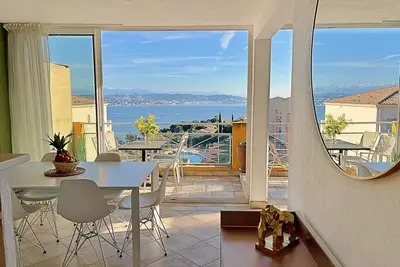 Image de Appartement 'Superbe T3 Avec Terasse' avec vue sur la mer, piscine partagée et Wi-Fi