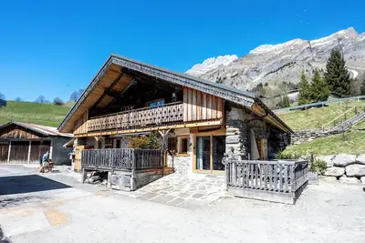 Image de Appartement \"La Bergerie\" avec vue sur les montagnes, terrasse privée et Wi-Fi
