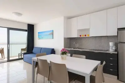 Image de Appartement de vacances avec climatisation et balcon avec vue sur la lagune