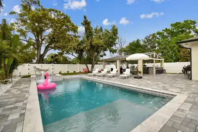 Image de Oasis Group Retreat, Pool, Hot Tub, Outdoor Fun for Up to 16 Guests