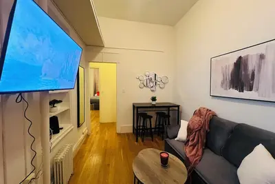 Image de 2br Midtown Gem — Steps to Times Square, Theatre District, Hudson Yards!