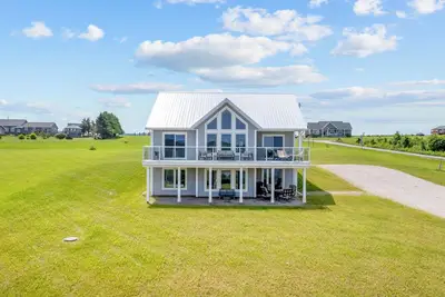 Image de The Lookout - Executive Waterview Home