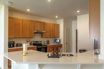 Image de Brand New Perfect 4-bedroom Home with Purified Water All Throughout