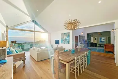 Image de Luxury 5 bedroom beach house with amazing sea and countryside views