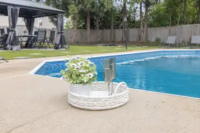 Image de The Aqua Haven:14guests w a sparkling pool, spacious yard