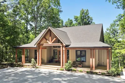 Image de Emerald Lodge | Large Mtn Cabin | Hot Tub + Views