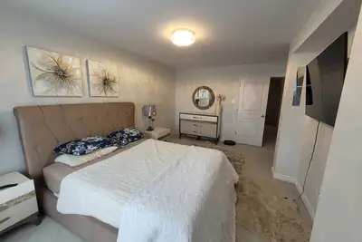Image de 3-bedroom townhome in charming Ottawa with WiFi, Ac. Start your vacation now