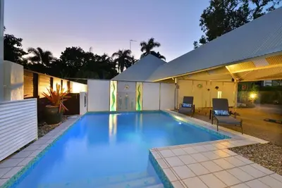 Serenity Villa with heated Pool & Beach access