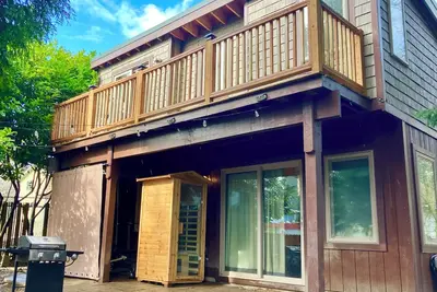 Image de Tiny Mansion - Seattle! Make this Cozy, Custom Cottage your Seattle Summer Home!