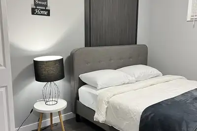 Image de Adorable & Serene One\nBEDROOM Suite! ! !