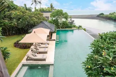 Image de 4br-Beachfront Villa in Cemagi with Ocean Views