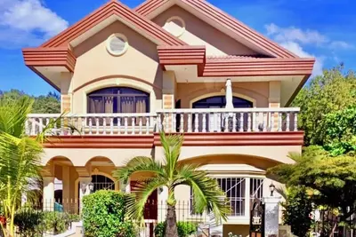 Image de Spacious 3-bedroom house in Subic with Ac, WiFi, Pool & Parking. Relax & unwind