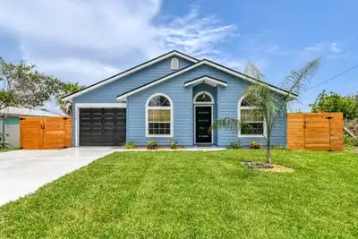 Image de Brand New Home! 4 Minute Walk to Beach, Hot Tub, Fully Fenced Backyard, $300 in Free Tickets Per Day