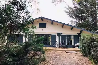 Image de Maison en bois forêt et mer