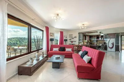 Image de Sunlit sea view two apartments with stunning ocean view in Stalos, Chania