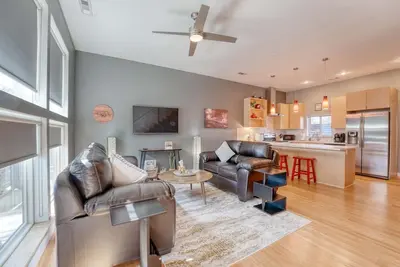 Image de Chic 2br Condo Near U of A & Dickson Street | Fayetteville