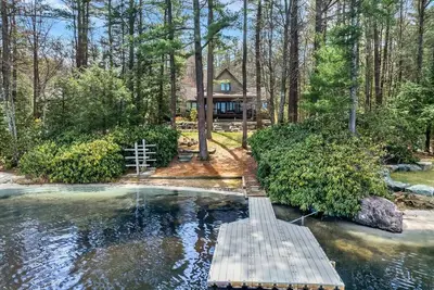 Image de Lakefront Lake Naomi Modern | Sun Room | Gym