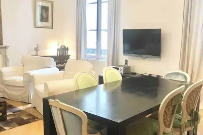 Image de Warm and Beautiful Paris Home! Bonne Nouvelle