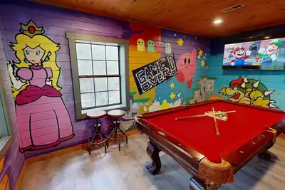 Image de Awesome arcade, pet-friendly, hot tub, pool table and views!