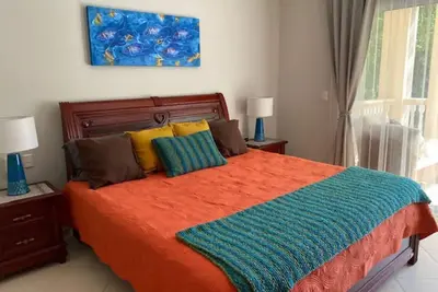 Image de Cross the street to the sandy beach! 2bd/2ba, pool, WiFi/Tv/Parking