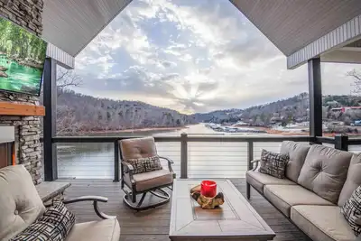 Image de Norris Lake Luxury at Knot Working | Waterfront Home w/ Boat Dock