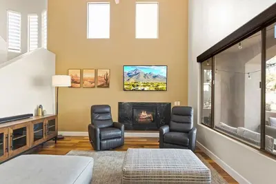 Image de Luxury Townhome | Grayhawk | Gated | 2 Bed+ Office