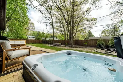 Image de New Buffalo With Hot Tub and Association Beach!