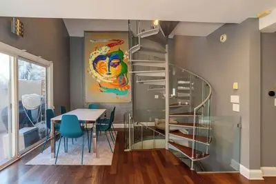 Image de 3-Story Townhome, Free Parking, Private Patio, Washer-Dryer