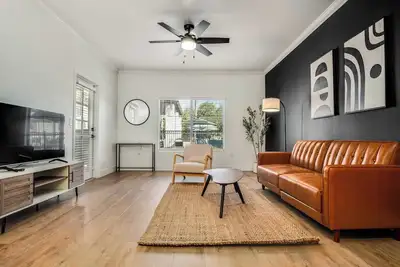 Image de Boulevard Stays Quiet Modern 1br Pickleball, Pool, Parking, Gym 02