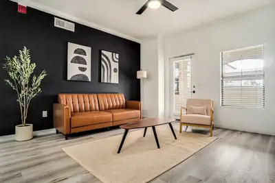 Image de Boulevard Stays Quiet Modern 2br Pickleball, Pool, Parking, Gym 03