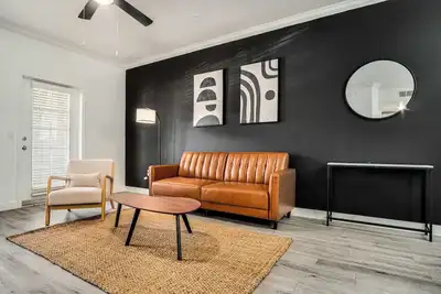 Image de Boulevard Stays Quiet Modern 1br Pickleball, Pool, Parking, Gym 04