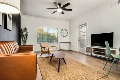 Image de Boulevard Stays Quiet Modern 1br Pickleball, Pool, Parking, Gym 08