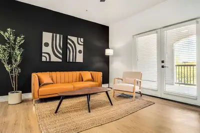 Image de Boulevard Stays Luxe 2br by the Stadium Pool, Parking, Gym 05