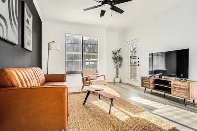 Image de Boulevard Stays 1br by Stadium Pool, Parking, Gym 01