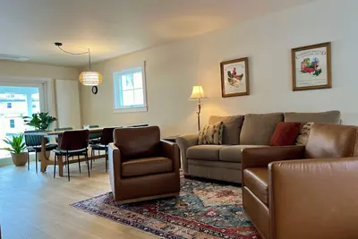 Image de Bright Coastal Home in town Bh w/ WiFi, Ac, Parking & Ev charger